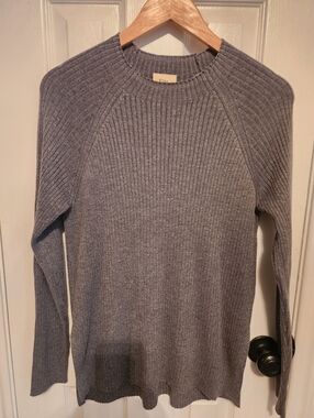 Elie Tahari Pullover Sweater Round Neck Gray Colored Size Large